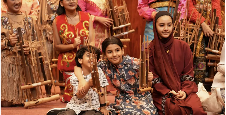 Keren !!! Tim Muhibah Angklung Jabar tampil di Cultural Palace Arab Saudi