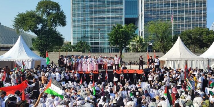 Massa gelar aksi Bela Palestina di depan Kedubes AS