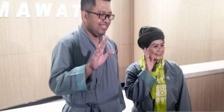 Bacagub dan bacawagub Jatim Luluk-Lukmanul tes kesehatan