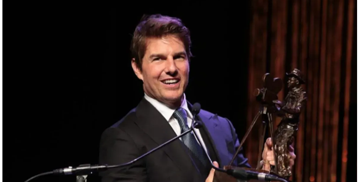 Tom Cruise tampilkan aksi skydive di upacara penutupan Olimpiade 2024