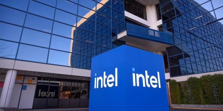 Intel akan PHK 15.000 karyawan